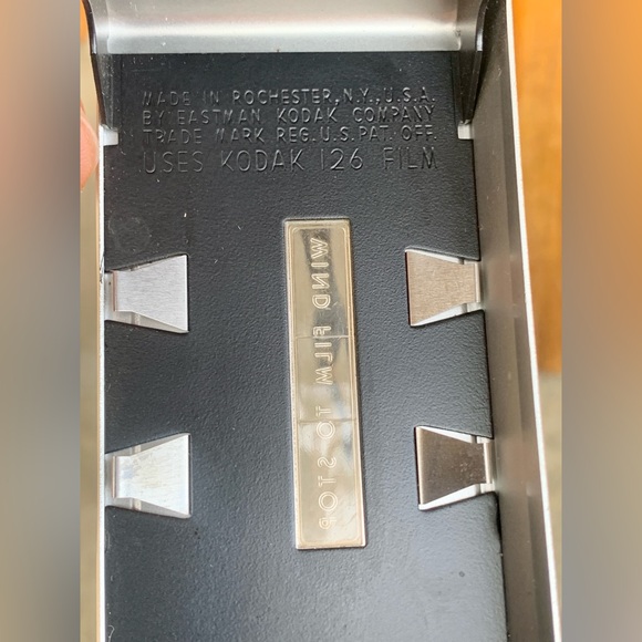 Vintage Kodak Instamatic 104 26mm Film Camera - Picture 9 of 16